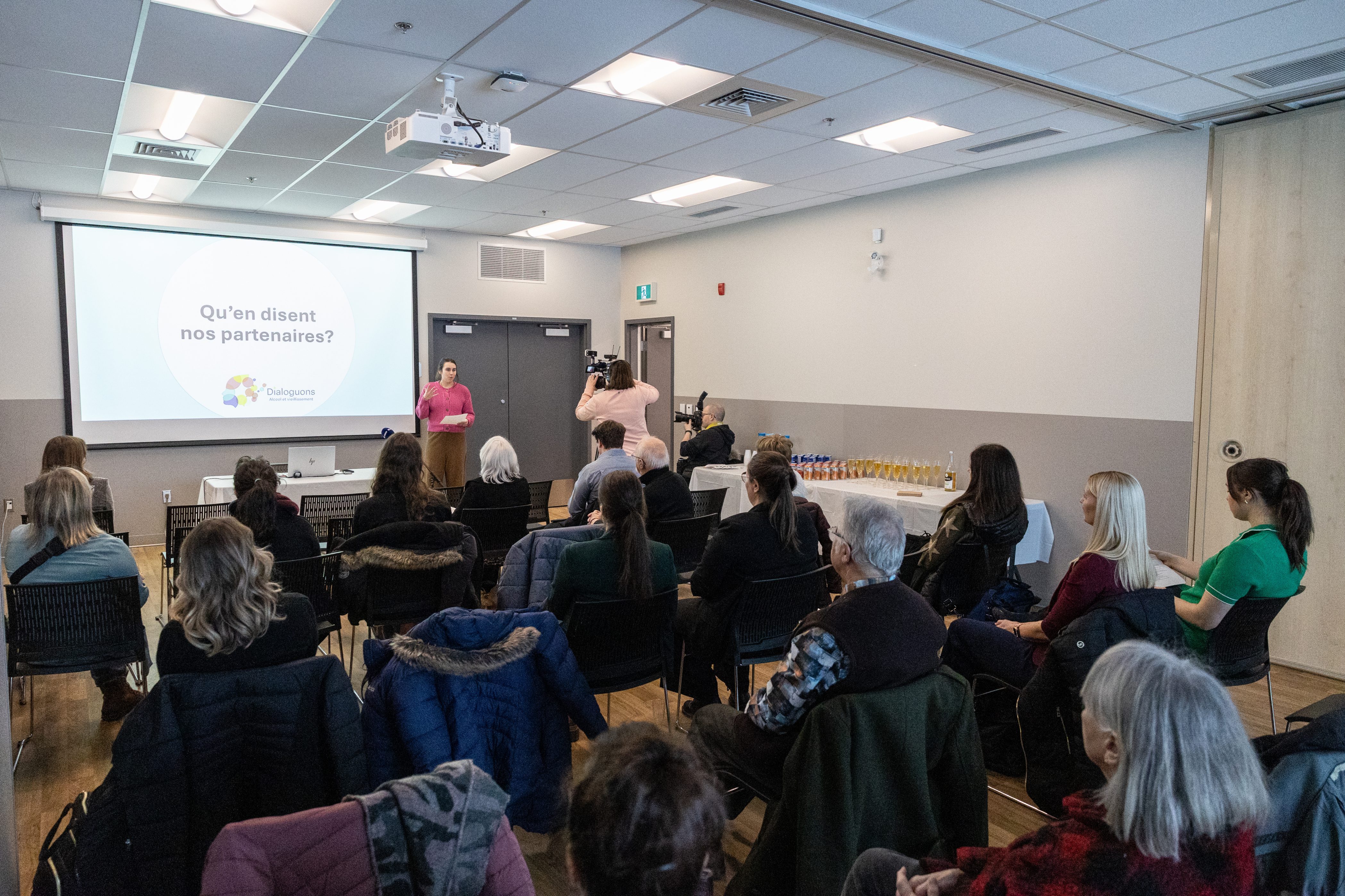 Le CCEG lance le projet Dialoguons : alcool et vieillissement